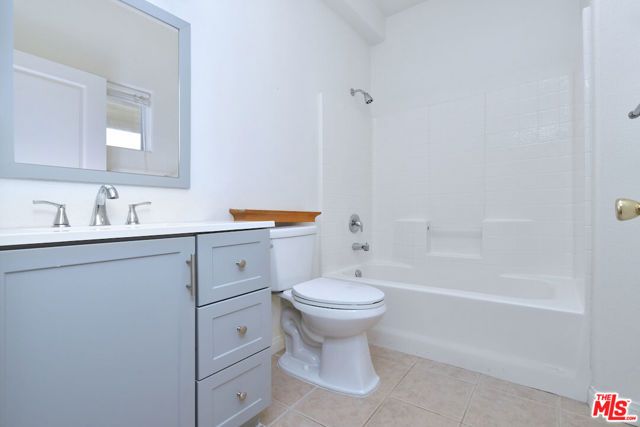 8800 Etiwanda Avenue 7, Northridge (los Angeles), CA 91325