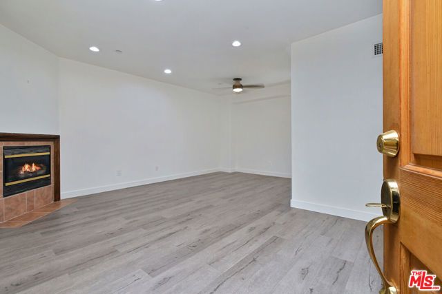 8800 Etiwanda Avenue 7, Northridge (los Angeles), CA 91325