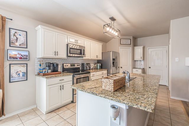 405 Calder Lane, Ponder, TX 76259