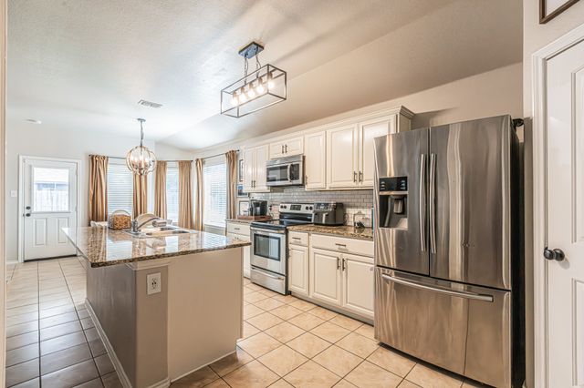405 Calder Lane, Ponder, TX 76259