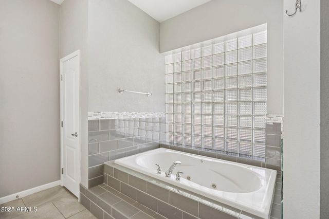 702 W Why Worry Lane, Phoenix, AZ 85021