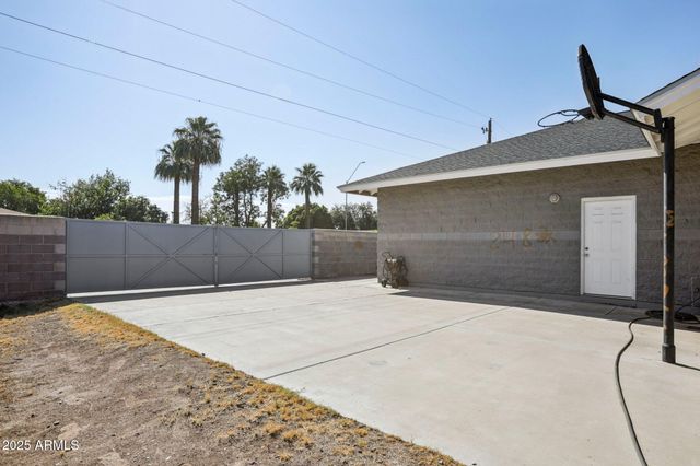 702 W Why Worry Lane, Phoenix, AZ 85021