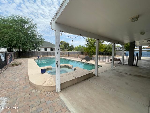 702 W Why Worry Lane, Phoenix, AZ 85021