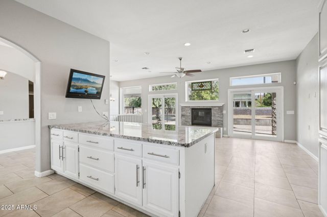 702 W Why Worry Lane, Phoenix, AZ 85021