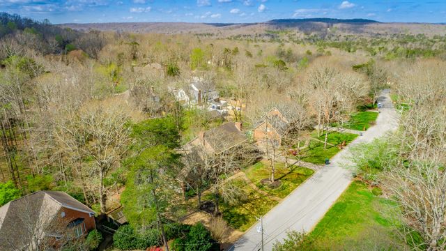 4 Northfield Road, Signal Mountain, TN 37377