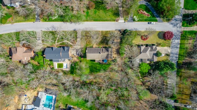 4 Northfield Road, Signal Mountain, TN 37377