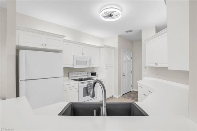 6025 Pinnacle LN 602, Naples, FL 34110