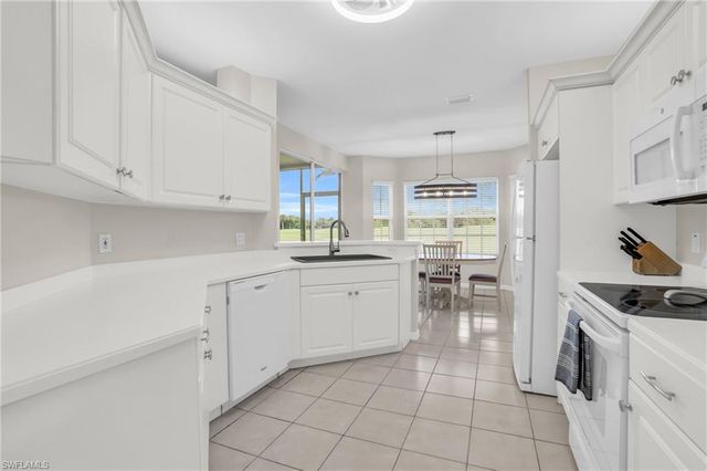 6025 Pinnacle LN 602, Naples, FL 34110