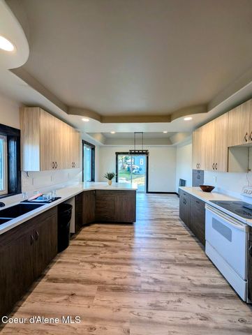 6856 Selkirk St, Bonners Ferry, ID 83805