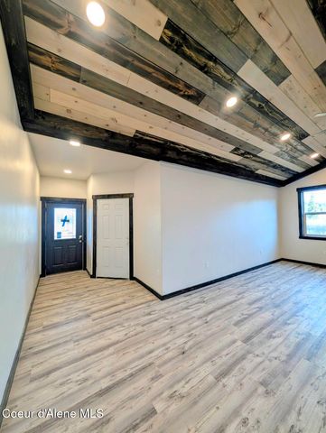 6856 Selkirk St, Bonners Ferry, ID 83805