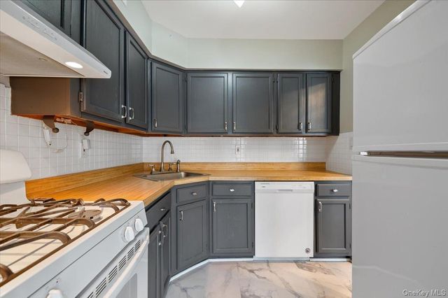 80 Fairview Circle, Middle Island, NY 11953