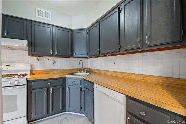80 Fairview Circle, Middle Island, NY 11953