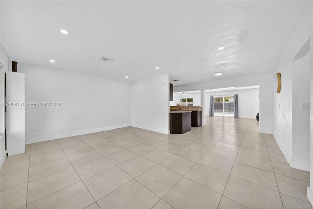 1155 NE 184th St, Miami, FL 33179