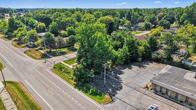 2703 Pontiac Lake Road, Waterford, MI 48328
