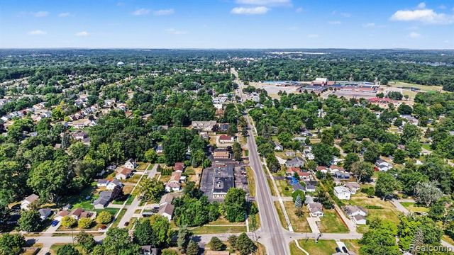 2703 Pontiac Lake Road, Waterford, MI 48328