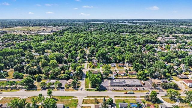 2703 Pontiac Lake Road, Waterford, MI 48328