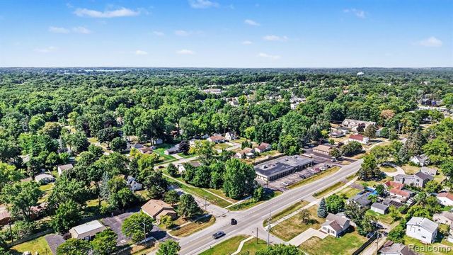 2703 Pontiac Lake Road, Waterford, MI 48328