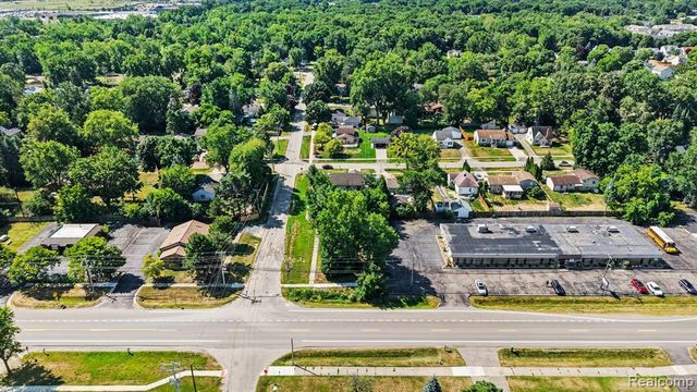 2703 Pontiac Lake Road, Waterford, MI 48328