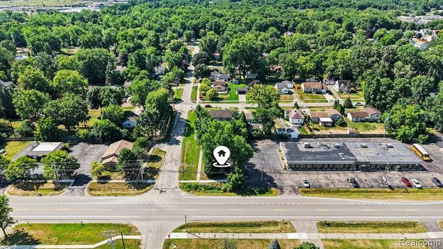 2703 Pontiac Lake Road, Waterford, MI 48328