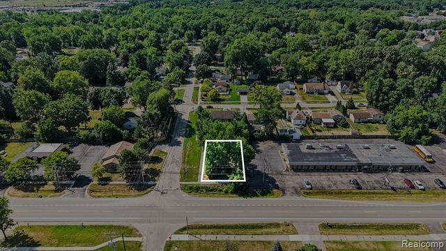 2703 Pontiac Lake Road, Waterford, MI 48328
