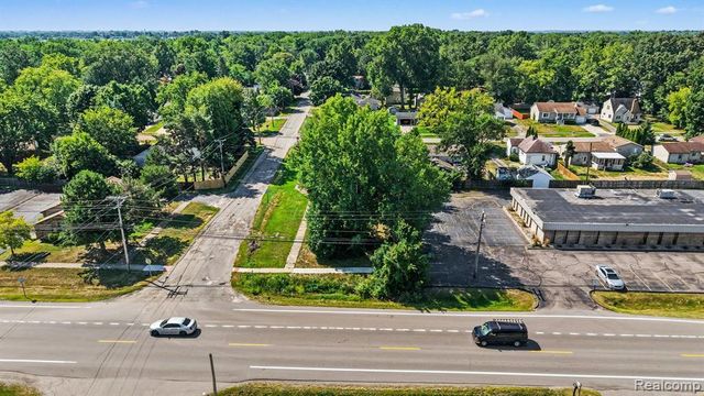 2703 Pontiac Lake Road, Waterford, MI 48328