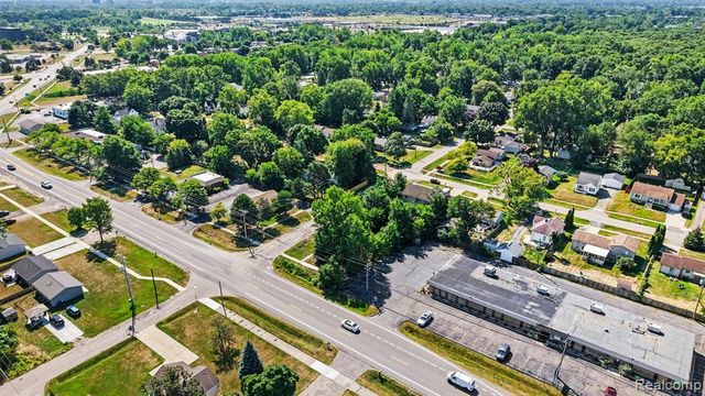 2703 Pontiac Lake Road, Waterford, MI 48328