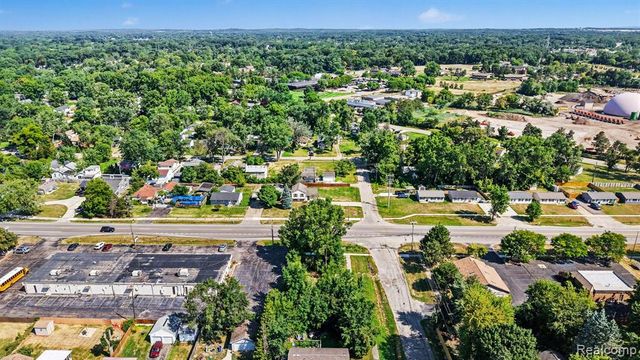 2703 Pontiac Lake Road, Waterford, MI 48328