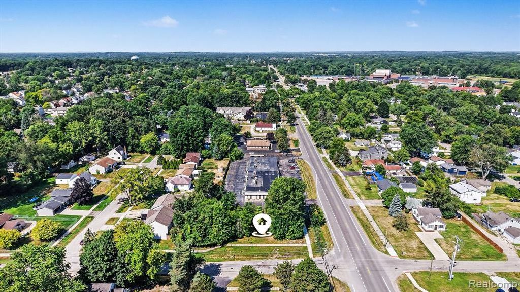 2703 Pontiac Lake Road, Waterford, MI 48328