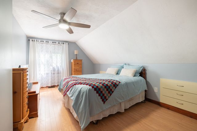 15 Thatcher Sq, Brockton, MA 02302