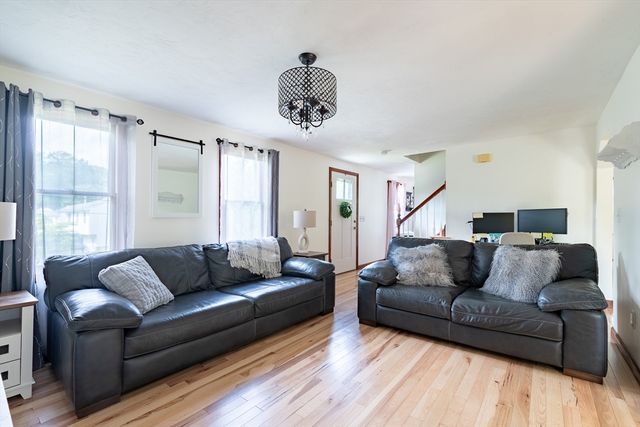 15 Thatcher Sq, Brockton, MA 02302