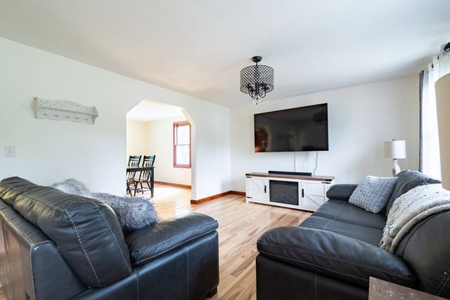 15 Thatcher Sq, Brockton, MA 02302