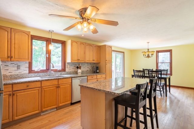 15 Thatcher Sq, Brockton, MA 02302