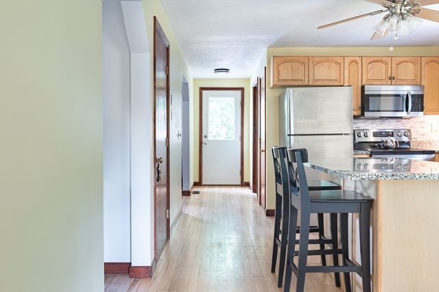 15 Thatcher Sq, Brockton, MA 02302
