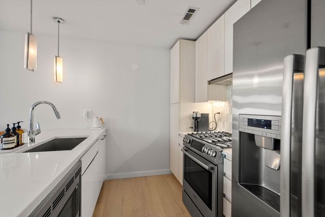 45 W 3rd St 205, Boston, MA 02127