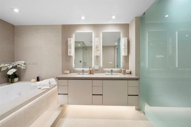 60 Edgewater Dr 11F, Coral Gables, FL 33133