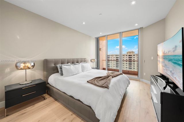 60 Edgewater Dr 11F, Coral Gables, FL 33133