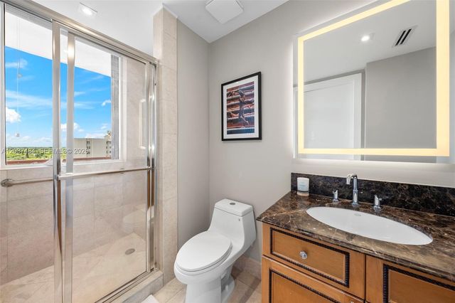 60 Edgewater Dr 11F, Coral Gables, FL 33133