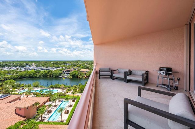 60 Edgewater Dr 11F, Coral Gables, FL 33133