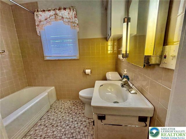 1512 North 25th Street, South Whitehall Twp, PA 18104