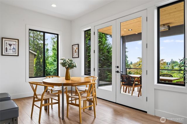 719 95th Avenue NE, Bellevue, WA 98004