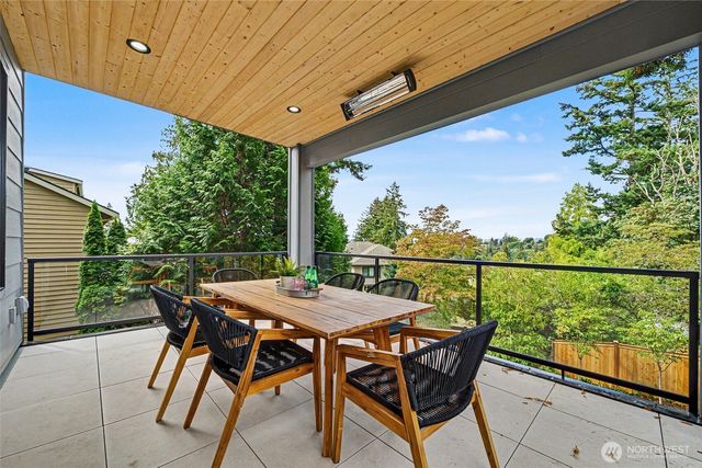 719 95th Avenue NE, Bellevue, WA 98004