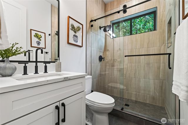 719 95th Avenue NE, Bellevue, WA 98004