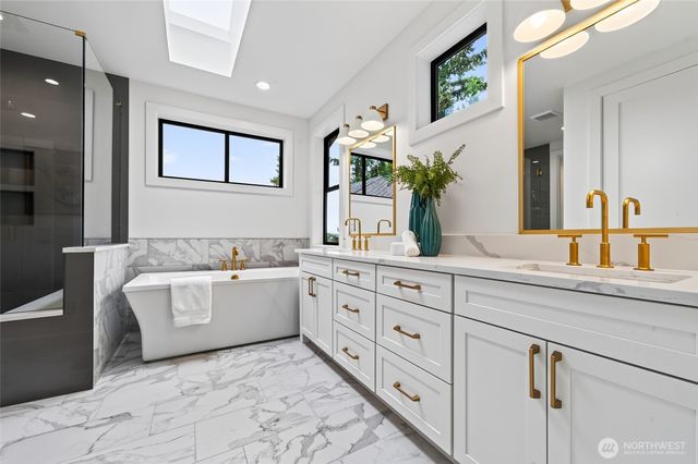 719 95th Avenue NE, Bellevue, WA 98004