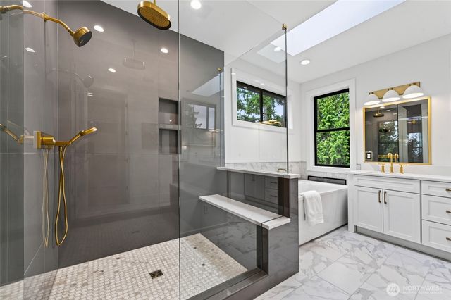 719 95th Avenue NE, Bellevue, WA 98004