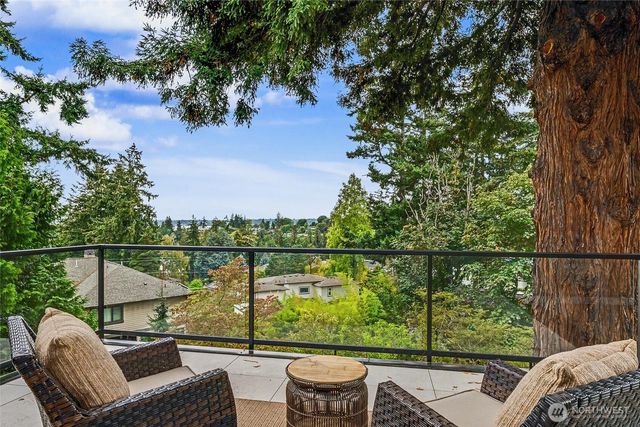 719 95th Avenue NE, Bellevue, WA 98004