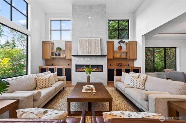 719 95th Avenue NE, Bellevue, WA 98004