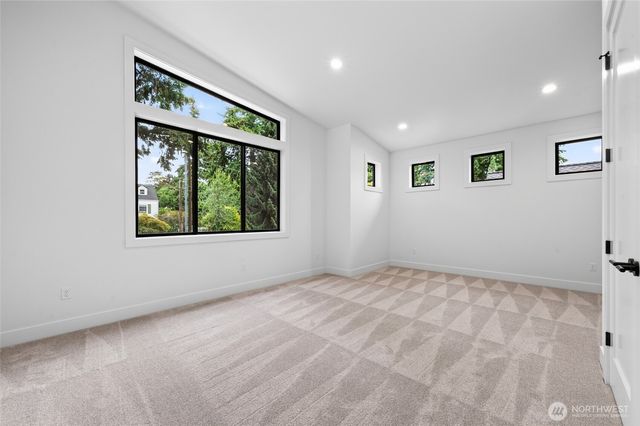 719 95th Avenue NE, Bellevue, WA 98004