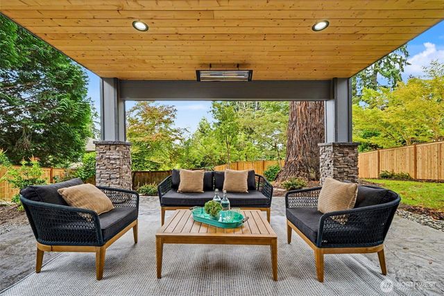 719 95th Avenue NE, Bellevue, WA 98004