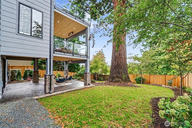 719 95th Avenue NE, Bellevue, WA 98004
