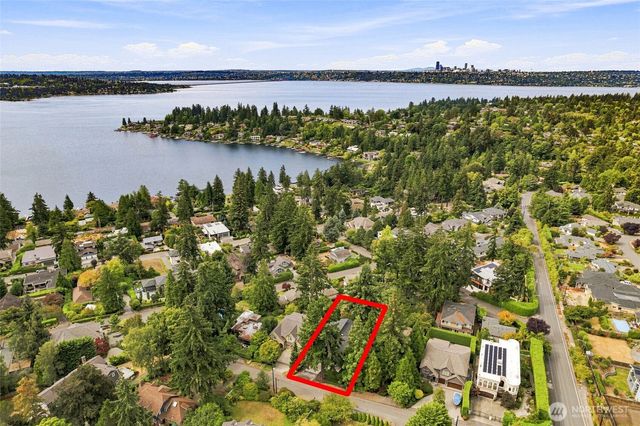 719 95th Avenue NE, Bellevue, WA 98004